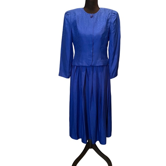 Maggy London Dresses & Skirts - VTG Maggy London Petites Royal Blue 100% Silk Skirt Suit Set Size 2P 
Co-ord Set